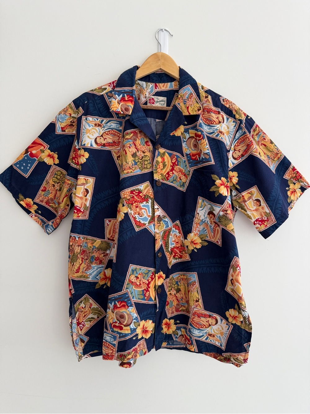 HILO HATTIE Shirt Hawaiian Short Sleeve Button Front Made Hawaii Tropical Tiki
